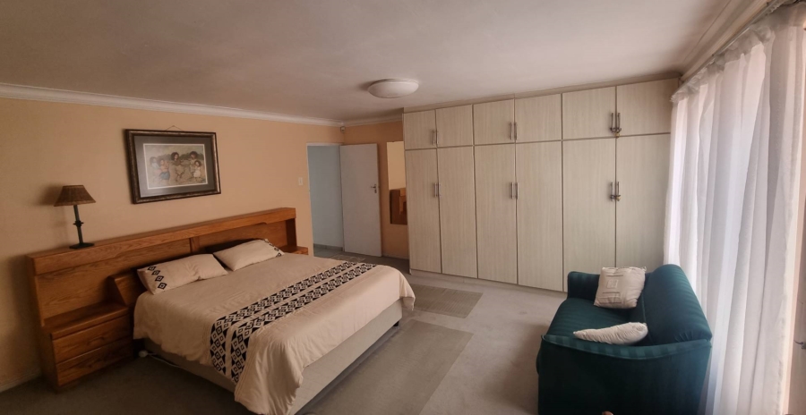 5 Bedroom Property for Sale in Yzerfontein Western Cape